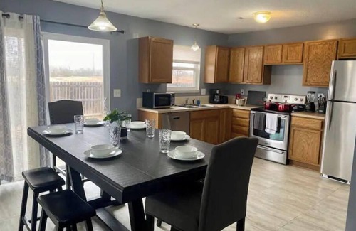 Wichita Apartamento | Nice 3 BDR 2 Bth house+Garage+Fenced backyard