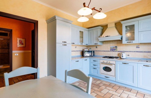 Borghetto Santo Spirito Villa | Bonito apartamento en villa para 5 personas con WIFI, piscina, A/C, terraza y mascotas permitida
