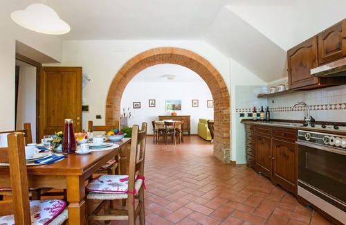Guistrigona Villa | Hermoso apartamento en villa para 5 personas con WIFI, TV, patio, mascotas permitida y aparcamiento