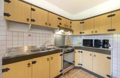 Rive D'Arcano Casa | Hermoso apartamento en villa para 6 personas con TV y patio