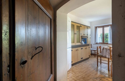 Rive D'Arcano Casa | Hermoso apartamento en villa para 6 personas con TV y patio