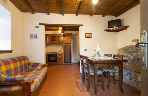 Fabbriche di Vallico Villa | Acogedor apartamento en villa para 6 personas con WIFI, piscina, TV, patio y mascotas permitida