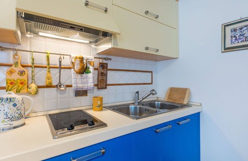 Monteverdi Marittimo Apartamento | Hermoso apartamento para 2 personas con WIFI, A/C, piscina, TV, patio y mascotas permitida