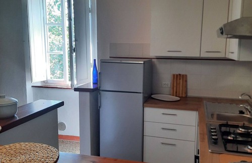 Rosignano Marittimo Villa | Hermoso apartamento en villa para 10 personas con piscina, TV y mascotas permitida