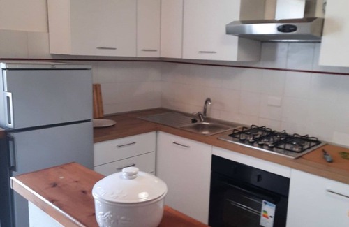 Rosignano Marittimo Villa | Hermoso apartamento en villa para 10 personas con piscina, TV y mascotas permitida