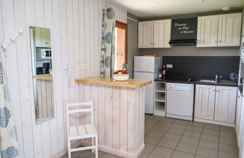 Meyrignac-l'Eglise Casa | Acogedor apartamento en villa con piscina, WIFI, TV, terraza, vista panorámica, aparcamiento
