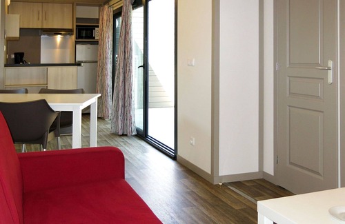 Malansac Casa | Bonito apartamento en villa para 6 personas con WIFI, piscina, TV, terraza y mascotas permitida