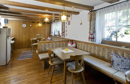 Finsing Casa | Hermoso apartamento en villa para 8 personas con WIFI, TV, patio y mascotas permitida