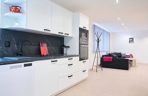 Desna Apartamento | Hermoso apartamento para 4 personas con WIFI, piscina, TV y patio