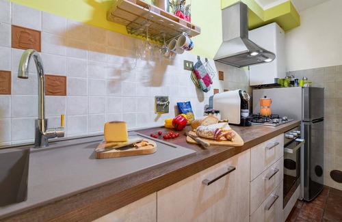 Giugnano Apartamento | Acogedor apartamento para 6 personas con WIFI, TV, terraza, mascotas permitida y vista panorámica