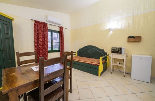 Arborea Apartamento | Hermoso apartamento para 4 personas con piscina, A/C, WIFI, TV y mascotas permitida