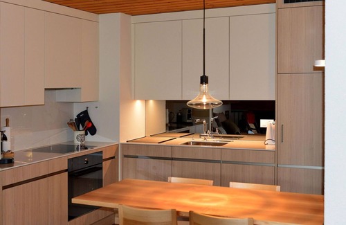 Parpan Apartamento | Bonito apartamento para 4 personas con WIFI, TV y balcón