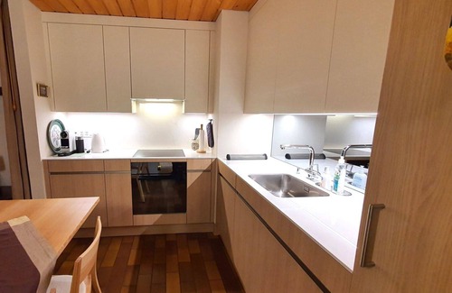 Parpan Apartamento | Bonito apartamento para 4 personas con WIFI, TV y balcón