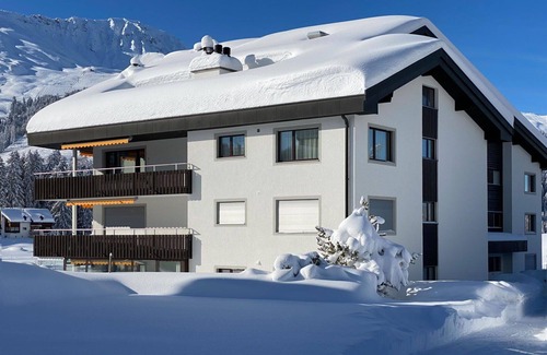 Parpan Apartamento | Bonito apartamento para 4 personas con WIFI, TV y balcón