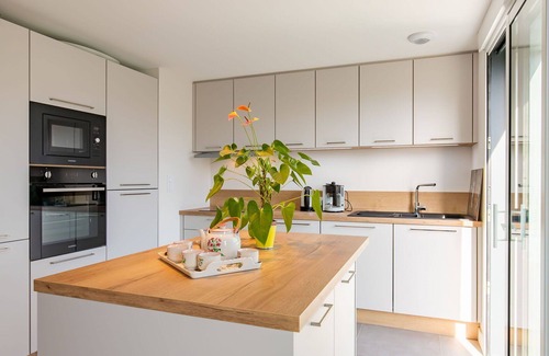 Nevez Apartamento | Acogedor apartamento para 4 personas con WIFI, TV y balcón