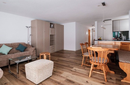 Parpan Apartamento | Acogedor apartamento para 4 personas con WIFI, TV y balcón