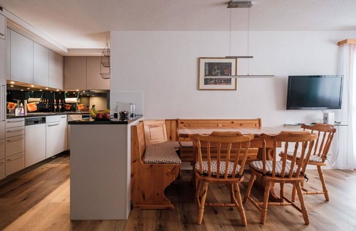 Parpan Apartamento | Acogedor apartamento para 4 personas con WIFI, TV y balcón