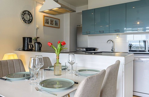 Morbihan Apartamento | Hermoso apartamento para 4 personas con WIFI, TV y balcón