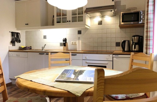 Gnesau Apartamento | Acogedor apartamento para 5 personas con WIFI, jacuzzi, TV, patio y mascotas permitida