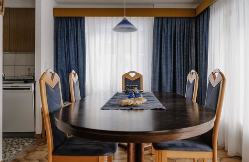 Reckingen Apartamento | Acogedor apartamento para 4 personas con WIFI, TV, balcón y mascotas permitida