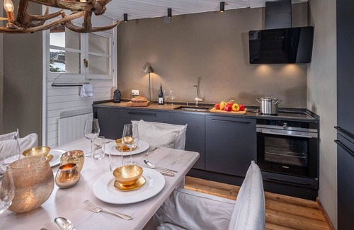 Lenzerheide Apartamento | Hermoso apartamento para 4 personas con piscina, TV, balcón y mascotas permitida