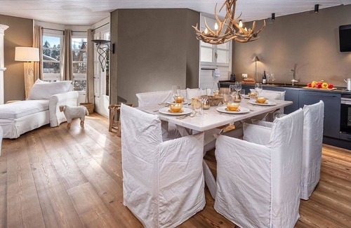 Lenzerheide Apartamento | Hermoso apartamento para 4 personas con piscina, TV, balcón y mascotas permitida