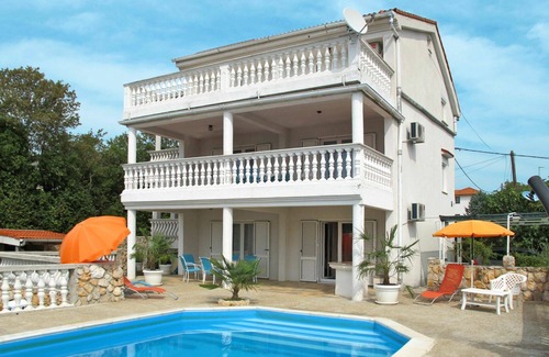 Pinezici Apartamento | Acogedor apartamento para 6 personas con A/C, WIFI, piscina, TV y terraza