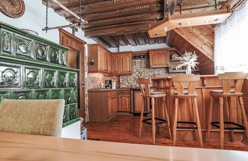 Oeblarn Villa | Precioso apartamento en villa para 4 personas con WIFI, TV y balcón