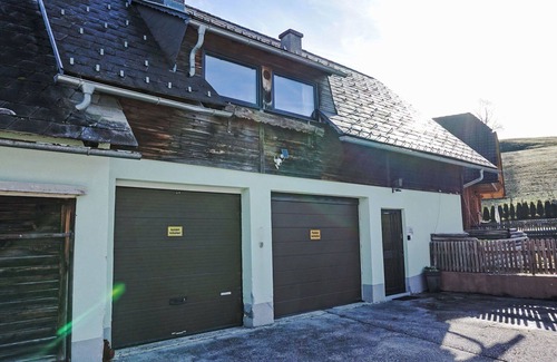 Oeblarn Villa | Precioso apartamento en villa para 4 personas con WIFI, TV y balcón