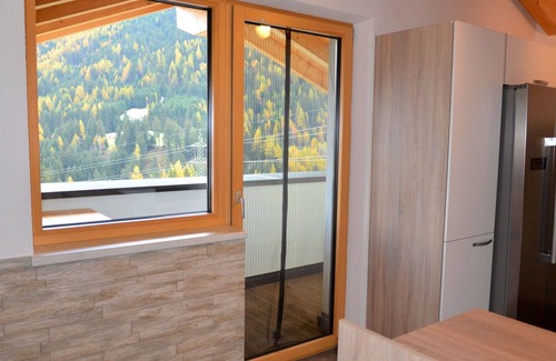 Sankt Anton am Arlberg Villa | Acogedor apartamento en villa para 5 personas con WIFI, TV, balcón y mascotas permitida