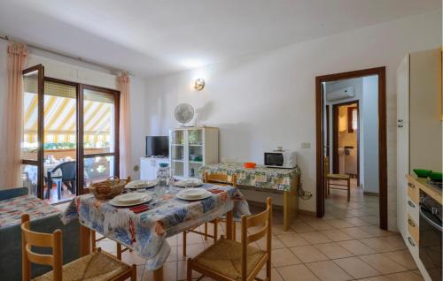Lido degli Estensi Apartamento | Nice Apartment In Comacchio With Wifi