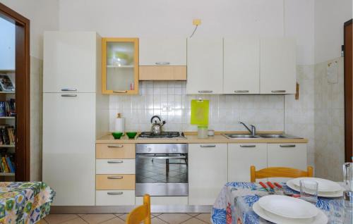 Lido degli Estensi Apartamento | Nice Apartment In Comacchio With Wifi