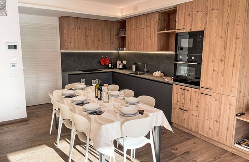 Bianzone Casa | Hermoso apartamento en villa para 8 personas con A/C, WIFI, TV, terraza y mascotas permitida