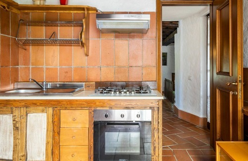 Leggiuno Casa | Acogedor apartamento en villa para 6 personas con TV, terraza y mascotas permitida