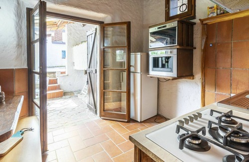 Leggiuno Casa | Acogedor apartamento en villa para 6 personas con TV, terraza y mascotas permitida