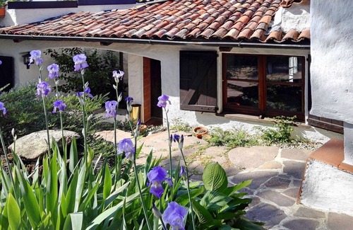 Leggiuno Casa | Acogedor apartamento en villa para 6 personas con TV, terraza y mascotas permitida