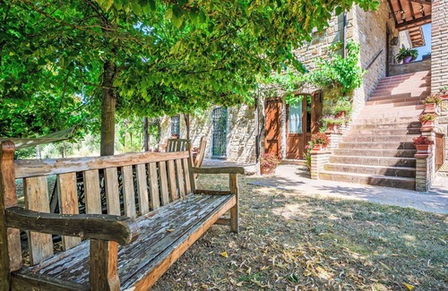 Lidarno Villa | Bonito apartamento en villa para 6 personas con WIFI, piscina, TV, patio y mascotas permitida
