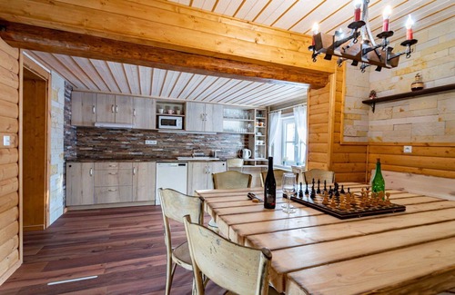 Rokytnice nad Jizerou Villa | Hermoso apartamento en villa con WIFI, TV, patio, mascotas permitida y vista panorámica