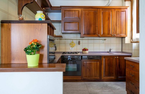 Someraro Casa | Hermoso apartamento en villa para 6 personas con WIFI, TV, balcón y mascotas permitida