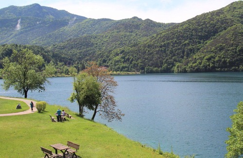 Molina di Ledro Apartamento | Hermoso apartamento para 4 personas con WIFI, TV, patio y mascotas permitida