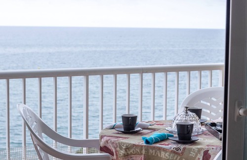 Pineda de Mar Apartamento | MAGNÍFICAS VISTAS FRENTE AL MAR (& Parking y Wifi)!