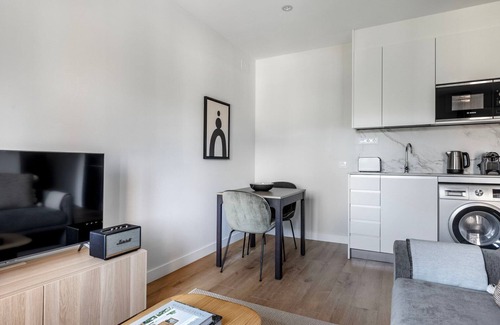 Castellana Apartamento | Nice Castellana 1BR w/ Doorman, nr IE Campus, by Blueground