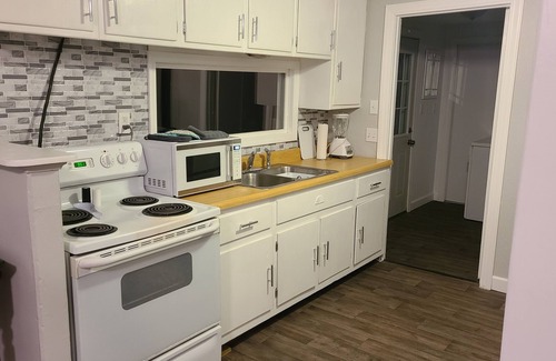 Warsaw Casa | Nice centrally located recently remodeled house with a double lot that sleeps 5