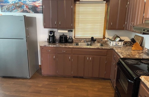 Macon Casa | Nice Comfortable all brick home! Kick back and relax in this stylish space.