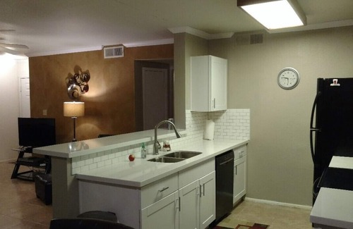 Chandler Condominio | Bonito, cómodo, tranquilo, condominio en planta baja. UNIDAD # 123 en Kyrene Rd.