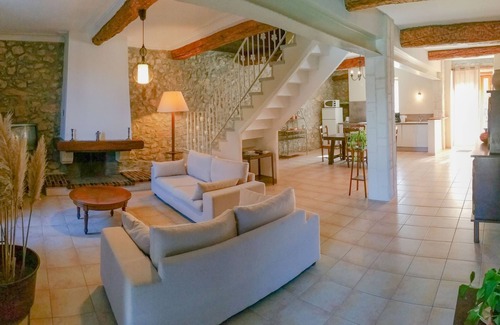 Montbrun-des-Corbieres Cabaña | Albergue entre Narbonne y Carcassonne gran piscina con vistas