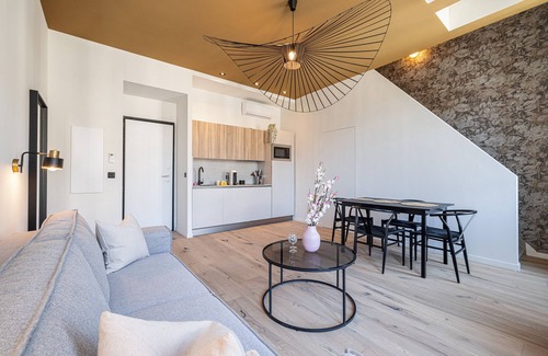 Quartier du Port Apartamento | Nice Duplex - Close to Place du Pin - A/C
