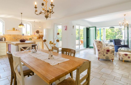 Potirna Casa | Bonita casa en Blato con cocina.