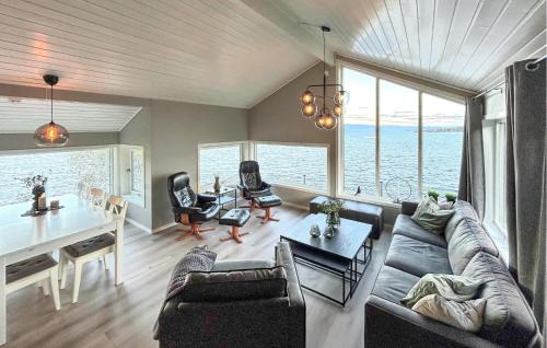 Hervik Casa | Nice Home In Liarvåg With Sauna