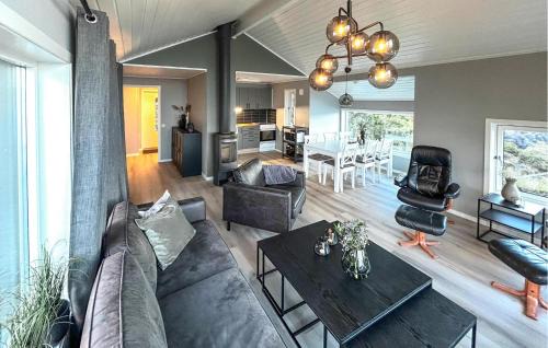 Hervik Casa | Nice Home In Liarvåg With Sauna